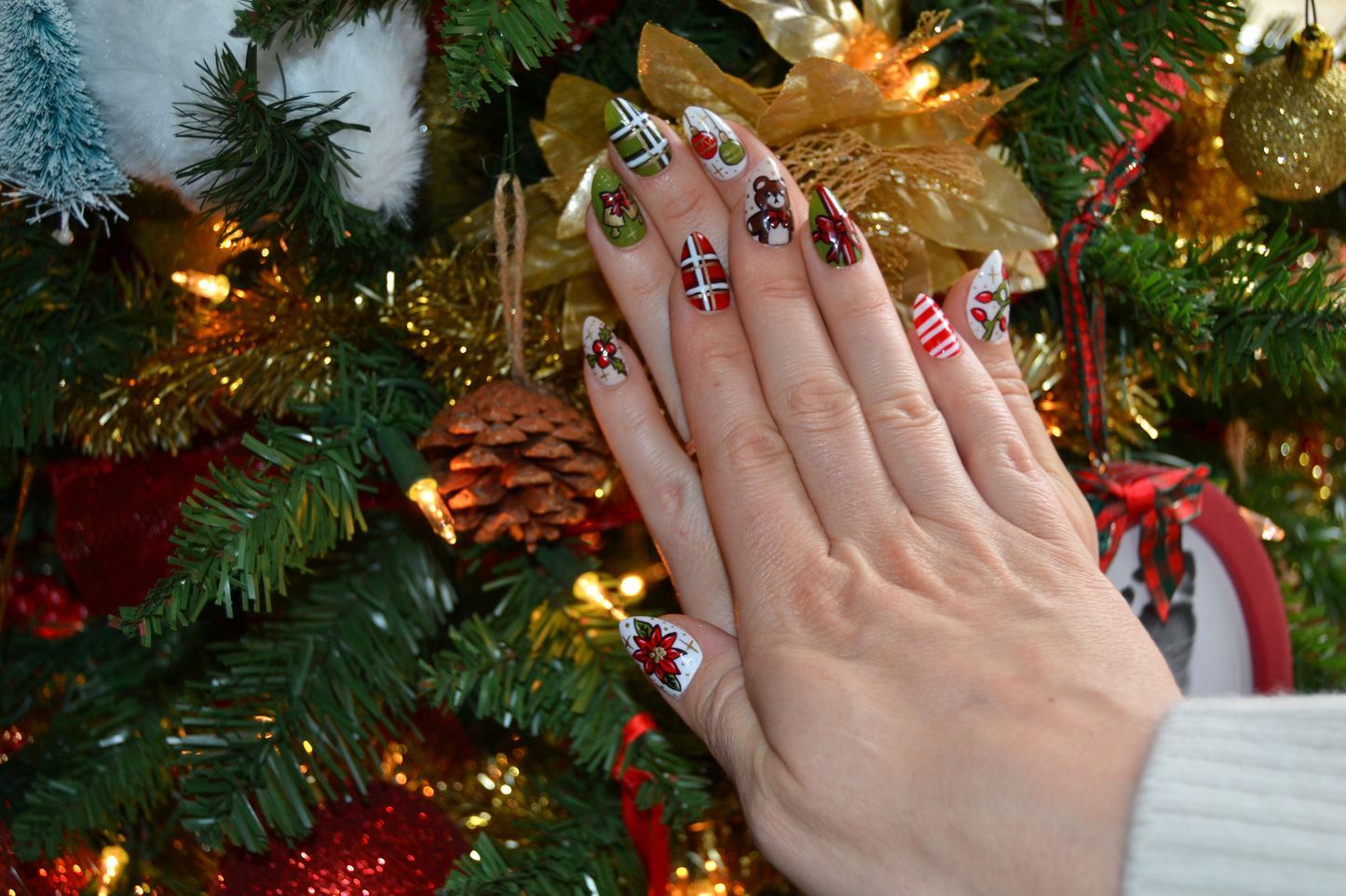 Classic Christmas Nails